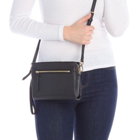 VINCE CAMUTO LEATHER CROSSBODY/ WRISTLET STYLING - Picture 2 of 8